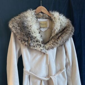 Women's faux fur winter dress Coat size Medium women beige color